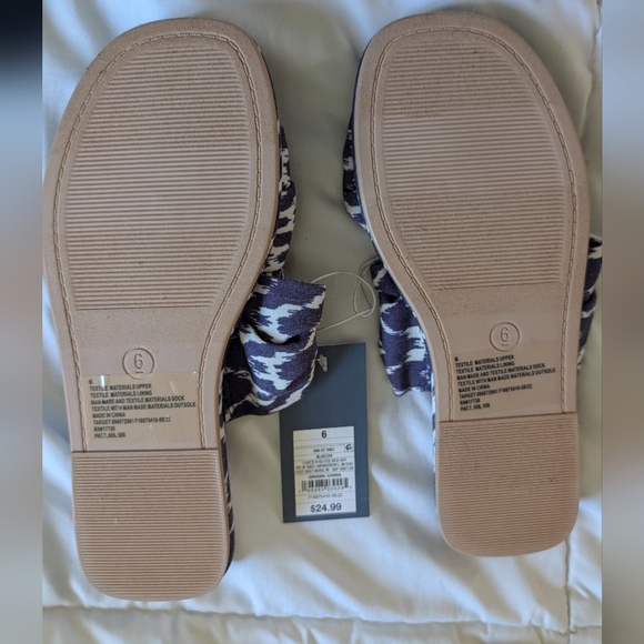 NEW Women's Patterned Bow Sandals Universal Thread Size 6 Navy / White - Picture 2 of 5